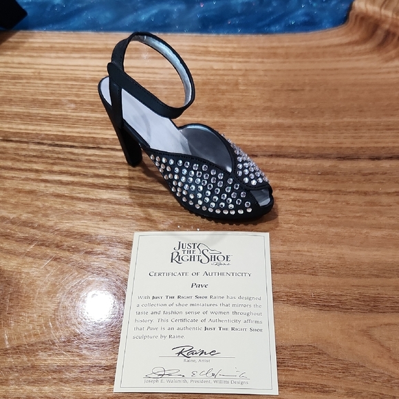 Pave by Raine Just The Right Shoe Collectibles - Picture 1 of 4